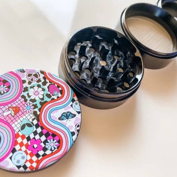 90's Vibes Herb Grinder with four pieces, heavy zinc alloy, magnetized lid, sharp teeth, and mesh pollen filter.